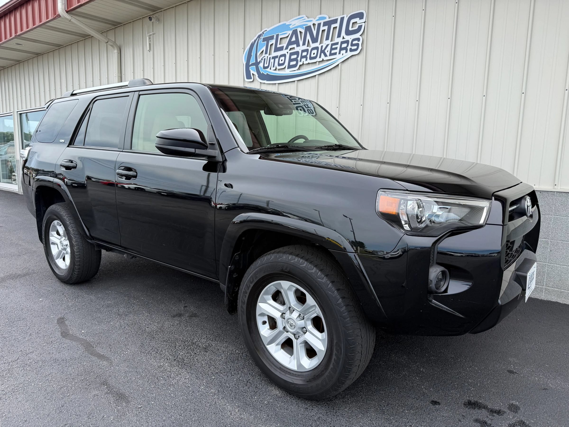 Used 2023 Toyota 4Runner SR5 AWD/4WD image 4