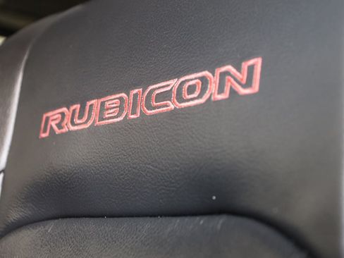Used 2018 Jeep Wrangler Unlimited Rubicon w/ Dual Top Group AWD/4WD image 29