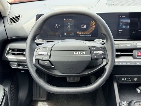 Used 2025 Kia K4 LXS image 15