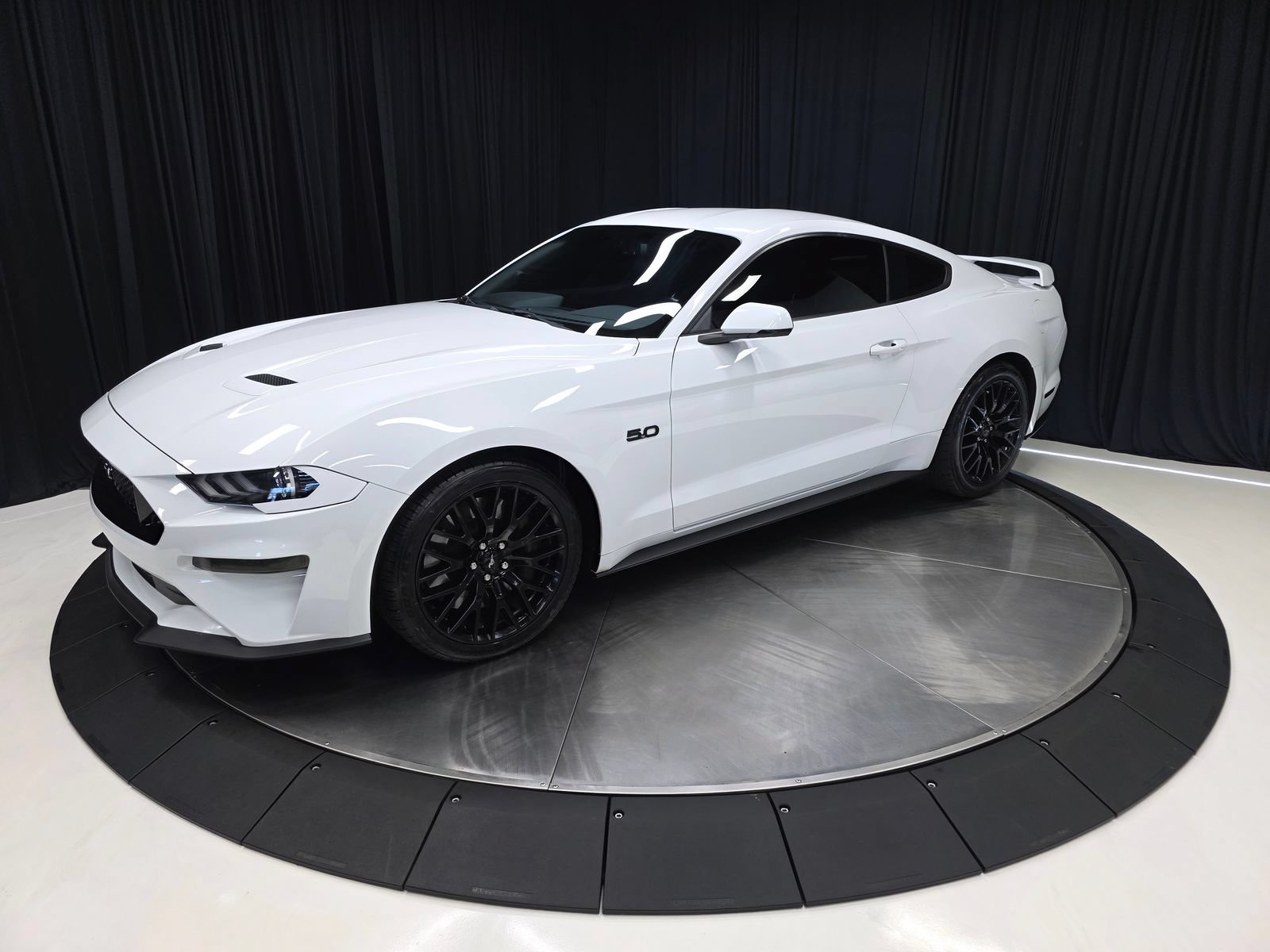 Used 2018 Ford Mustang GT Premium w/ GT Performance Package RWD image 10
