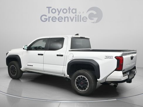 Certified 2024 Toyota Tacoma TRD Off-Road AWD/4WD image 8