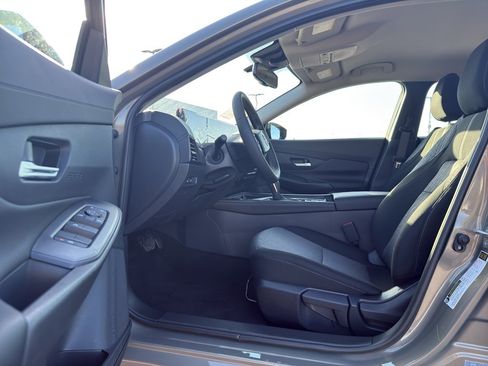 New 2026 Nissan Sentra SV w/ SV Convenience Package FWD image 10