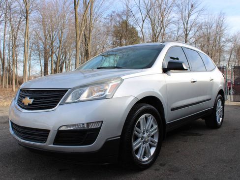 Used 2017 Chevrolet Traverse LS AWD/4WD image 33