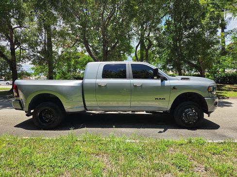 Used 2022 RAM 3500 Big Horn w/ Max Tow Package AWD/4WD image 9