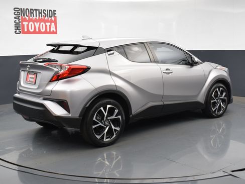 Used 2018 Toyota C-HR XLE FWD image 4