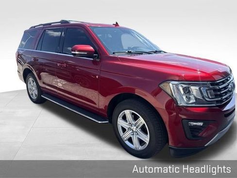 Used 2018 Ford Expedition XLT w/ Equipment Group 202A AWD/4WD image 13