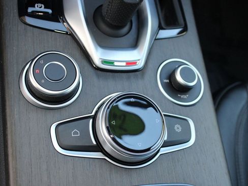 Used 2022 Alfa Romeo Stelvio Ti image 27