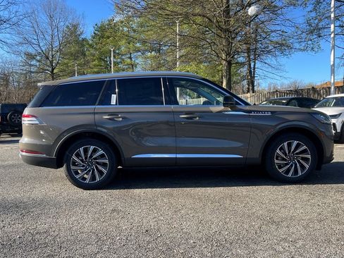 New 2026 Lincoln Aviator AWD image 3