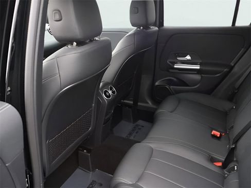 Used 2025 Mercedes-Benz GLA 250 4MATIC image 39