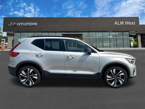 Used 2024 Volvo XC40 B5 Ultimate w/ Protection Package Premier AWD/4WD image 4