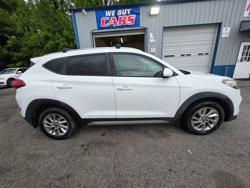 Used 2017 Hyundai Tucson SE w/ SE Popular Package 02 FWD image 4
