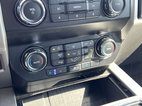 Used 2020 Ford F250 Lariat w/ Lariat Ultimate Package AWD/4WD image 22