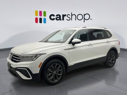 Used 2022 Volkswagen Tiguan SE w/ Panoramic Sunroof Package