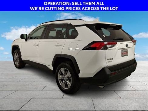 Used 2024 Toyota RAV4 LE AWD/4WD image 5