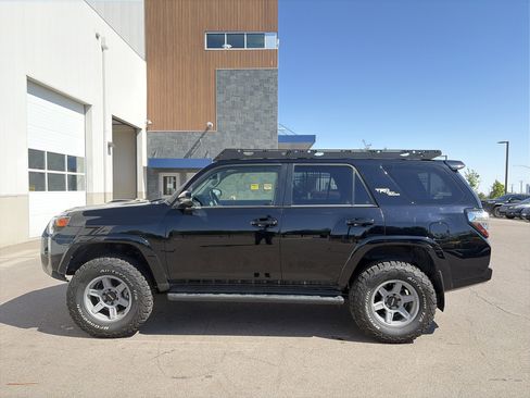 Used 2024 Toyota 4Runner TRD Off-Road Premium AWD/4WD image 8