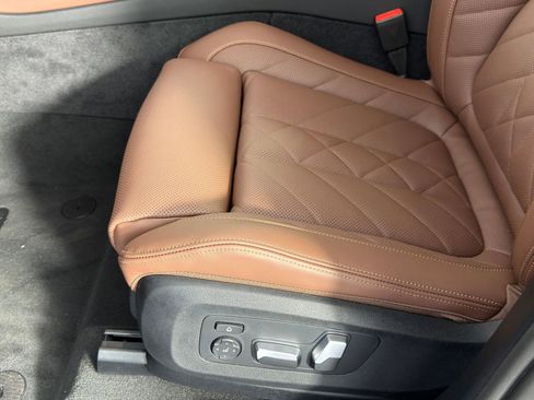 Used 2026 BMW X5 sDrive40i w/ Premium Package image 11