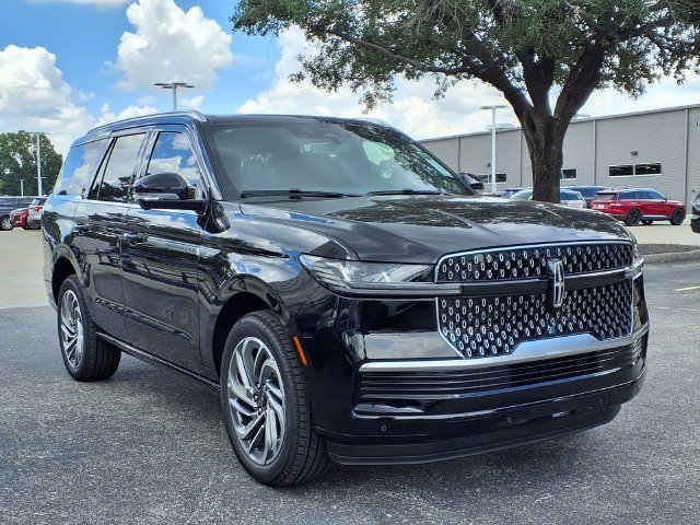 New 2026 Lincoln Navigator Reserve AWD/4WD image 4