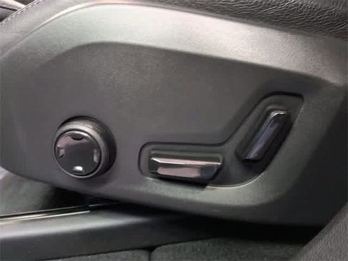 Used 2018 Volvo XC60 T6 Inscription w/ Convenience Package image 18