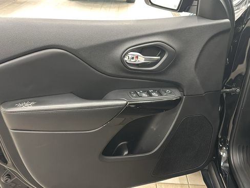 Used 2019 Jeep Cherokee Latitude Plus image 22