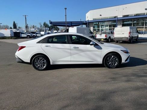 New 2026 Hyundai Elantra Blue image 6
