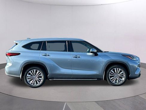 Used 2023 Toyota Highlander Platinum AWD/4WD image 8