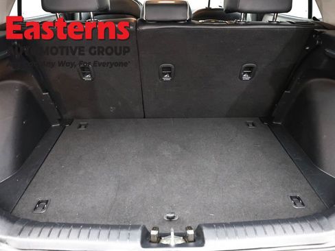 Used 2023 Hyundai Venue Limited image 9