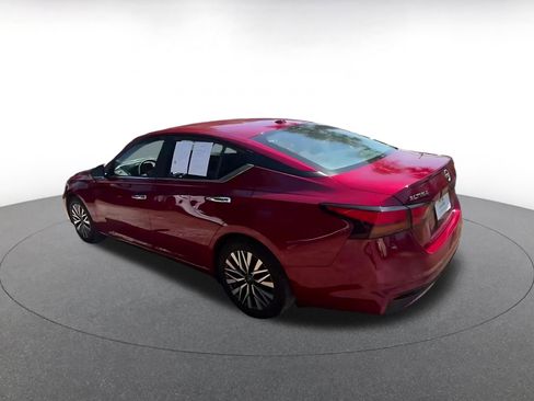 Used 2025 Nissan Altima 2.5 SV FWD image 12