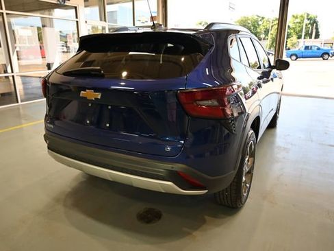 Used 2024 Chevrolet Trax LT w/ Driver Confidence Package FWD image 5