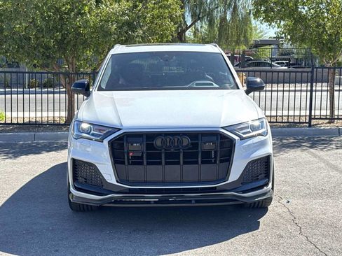 Used 2022 Audi SQ7 Prestige w/ SQ7 Sport Package AWD/4WD image 3