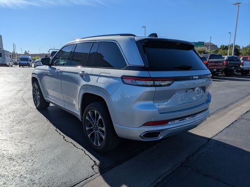 Used 2023 Jeep Grand Cherokee Overland w/ Luxury Tech Group IV AWD/4WD image 5