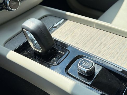 Certified 2023 Volvo XC60 B5 Plus image 17