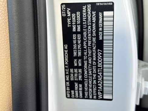 Certified 2026 Porsche Macan AWD/4WD image 35