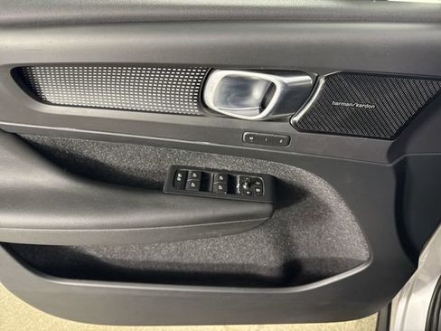 Used 2019 Volvo XC40 T5 R-Design image 20