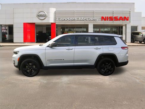 Used 2023 Jeep Grand Cherokee L Limited w/ Luxury Tech Group II image 6