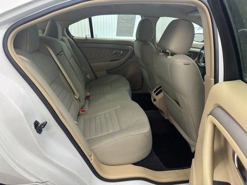 Used 2017 Ford Taurus SE image 17
