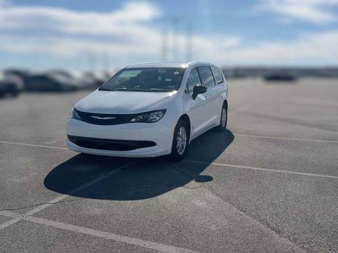 New 2026 Chrysler Voyager LX image 3