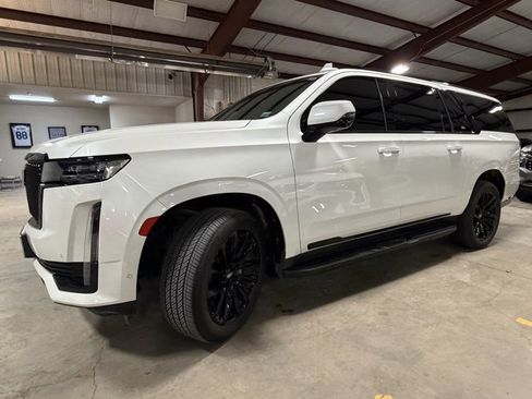 Used 2022 Cadillac Escalade ESV Sport w/ LPO, ONYX Package image 4