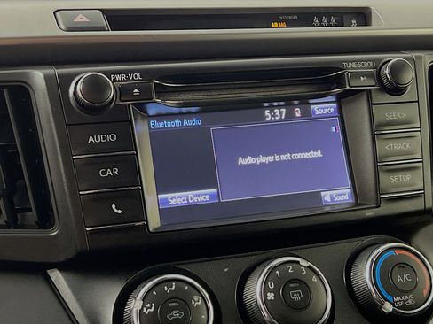 Used 2017 Toyota RAV4 LE image 27