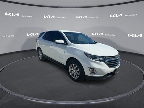 Used 2019 Chevrolet Equinox LT image 2