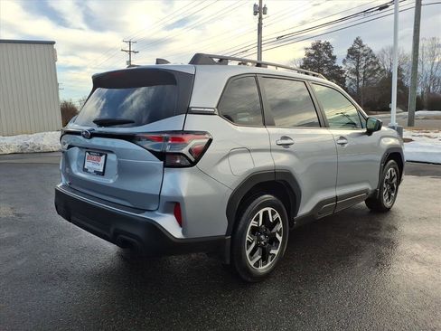 Used 2025 Subaru Forester Premium image 4