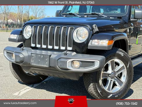 Used 2018 Jeep Wrangler Unlimited Sahara w/ Dual Top Group AWD/4WD image 14