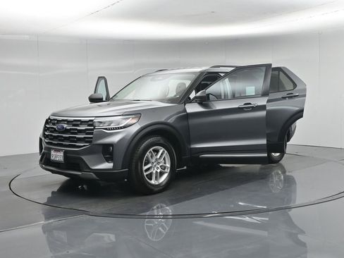 Used 2025 Ford Explorer Active w/ Active Comfort Package RWD image 34