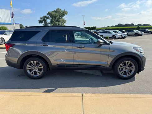 New 2026 Ford Explorer Active w/ Active Comfort Package AWD/4WD image 7