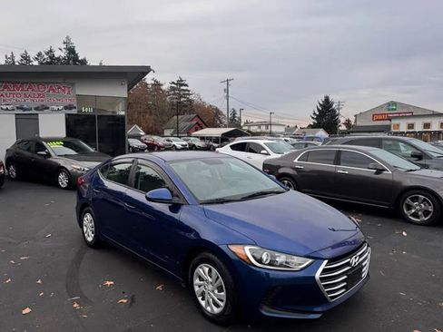 Used 2017 Hyundai Elantra SE image 2