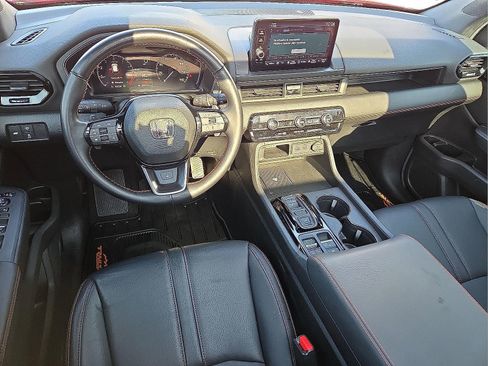 Used 2025 Honda Pilot TrailSport image 12