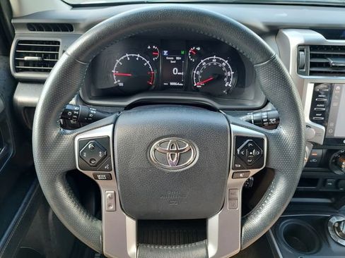 Used 2020 Toyota 4Runner SR5 AWD/4WD image 20