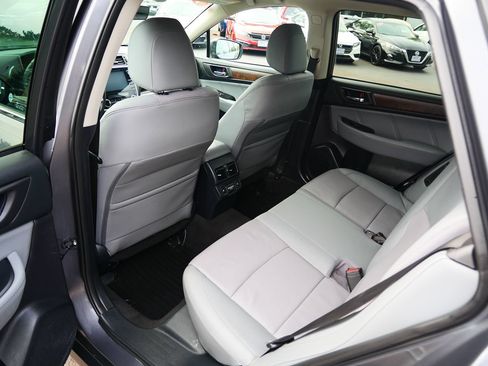 Used 2018 Subaru Outback 2.5i Limited AWD/4WD image 19