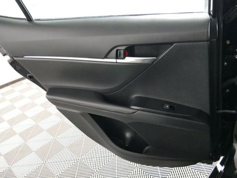 Used 2019 Toyota Camry LE image 4