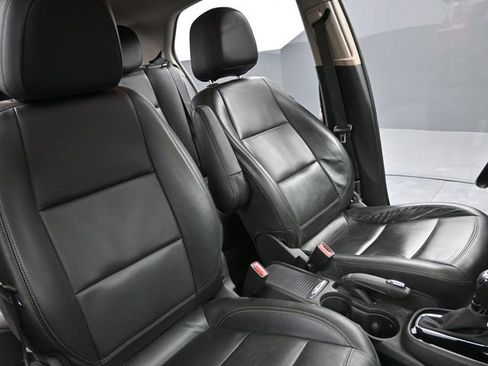 Used 2019 Buick Encore Essence image 24