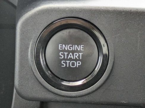 Used 2025 Toyota Tacoma SR AWD/4WD image 29